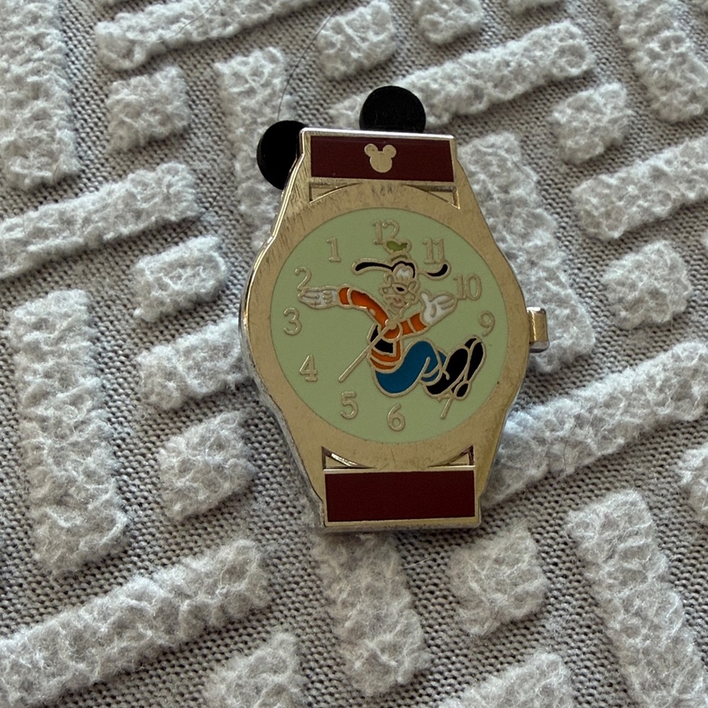 Disney Silver and Brown Goofy Watch Pin